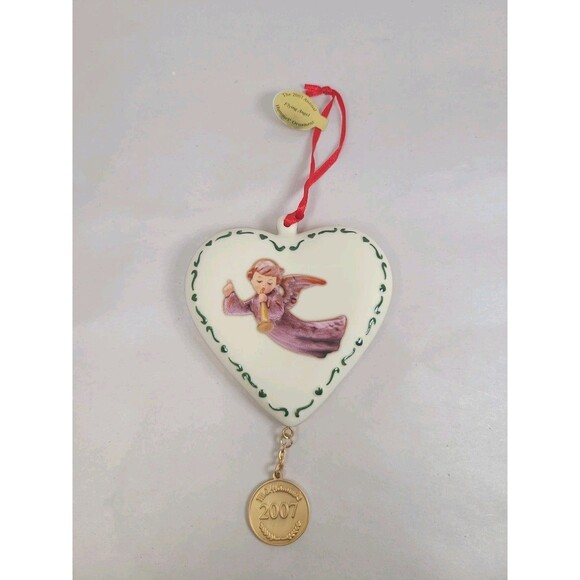 Beautiful MJ Hummel 2007 Flying Angel Heart Ornament w/ Original Box Christmas - Picture 1 of 6
